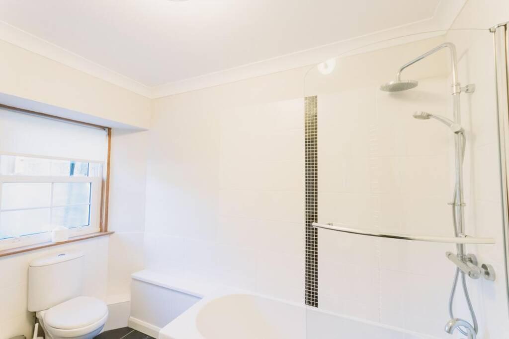 Factors House - A Comfy Cottage In Countryside Park With Wifi And Access To Bar And Pool Perth Kültér fotó